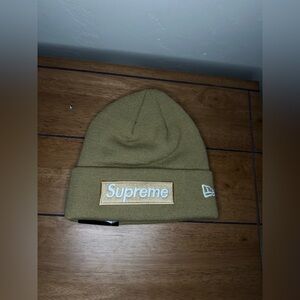 Supreme x New Era Box Logo ‘Dark Sand’ Beanie